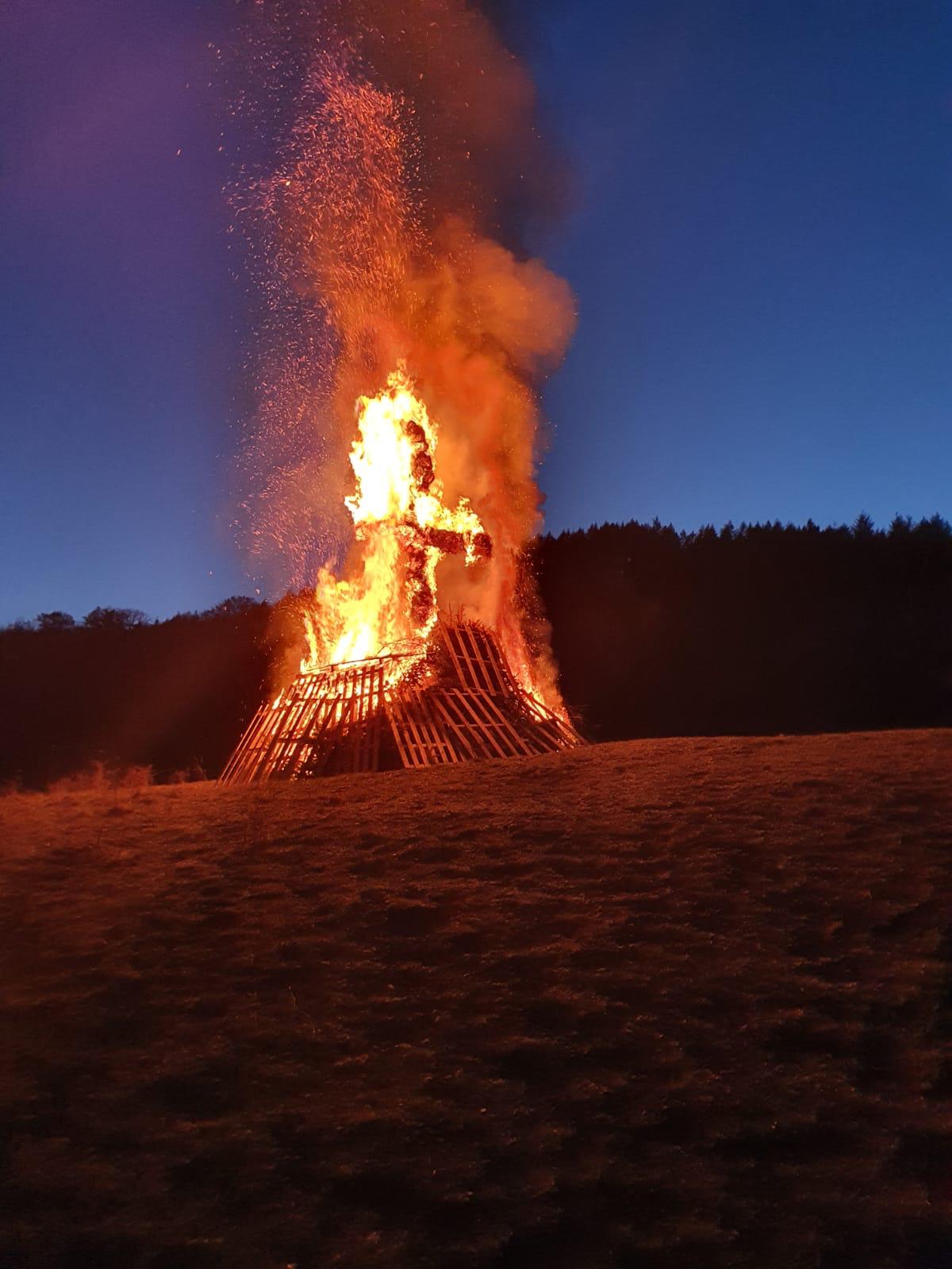 Hüttenbrennen mit anschließendem Eierschmaus – irrel-eifel.de | #Eardeler